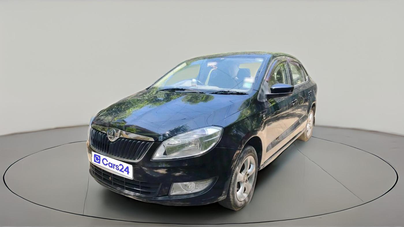 2013 Skoda Rapid ELEGANCE 1.6 TDI CR MT, Diesel, Manual, 1,36,934 km, exterior