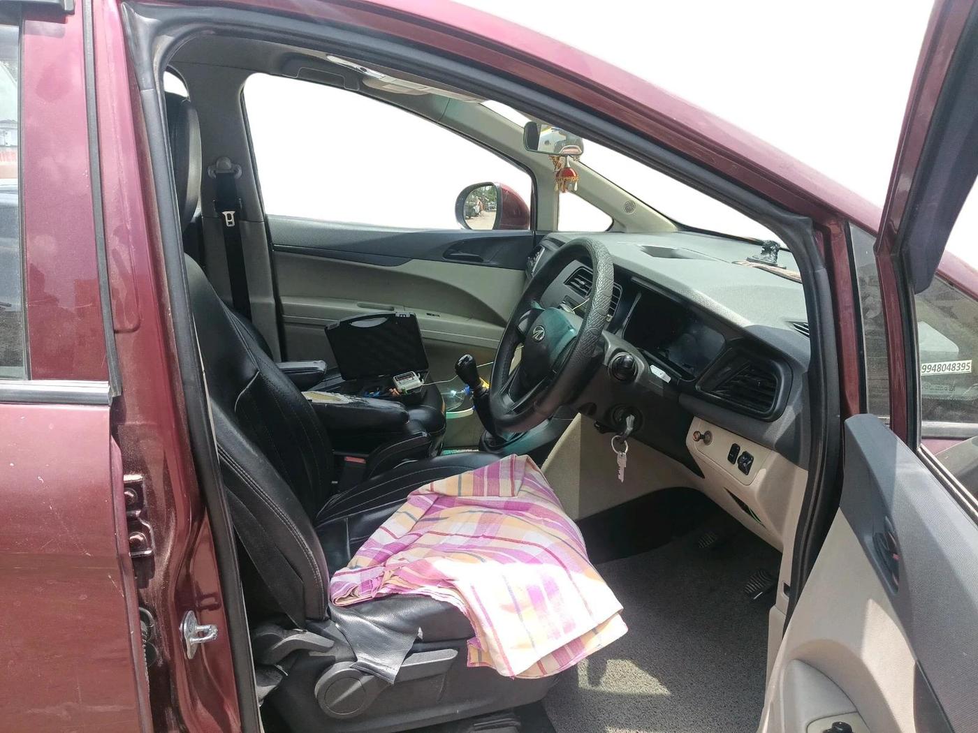 2018 Mahindra MARAZZO M4 7 STR, Diesel, Manual, 2,09,915 km, interior
