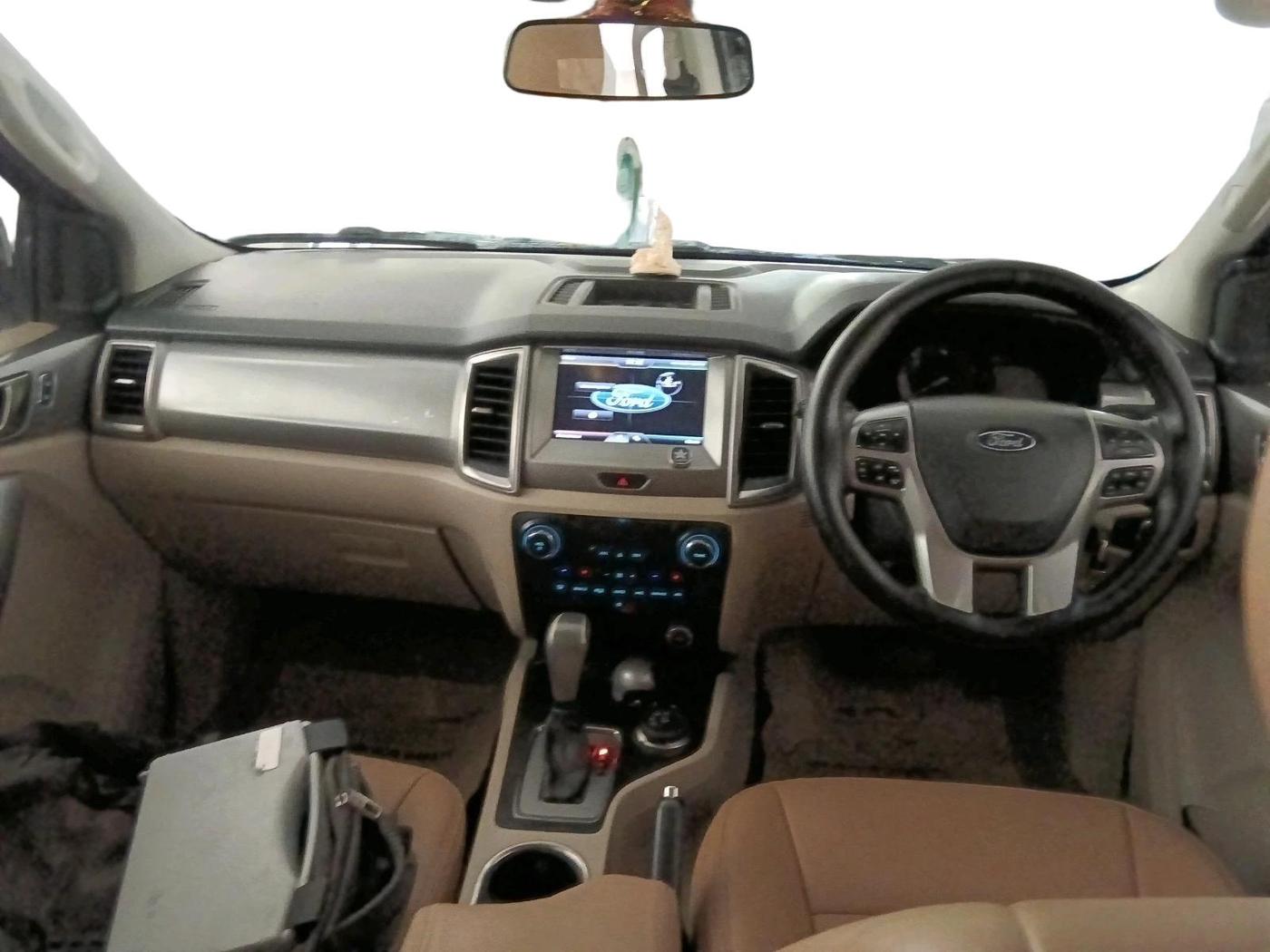 2016 Ford Endeavour TREND 3.2 4X4 AT, Diesel, Automatic, 1,56,422 km, interior