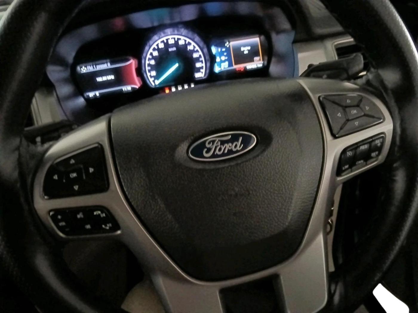 2016 Ford Endeavour TREND 3.2 4X4 AT, Diesel, Automatic, 1,56,422 km, interior