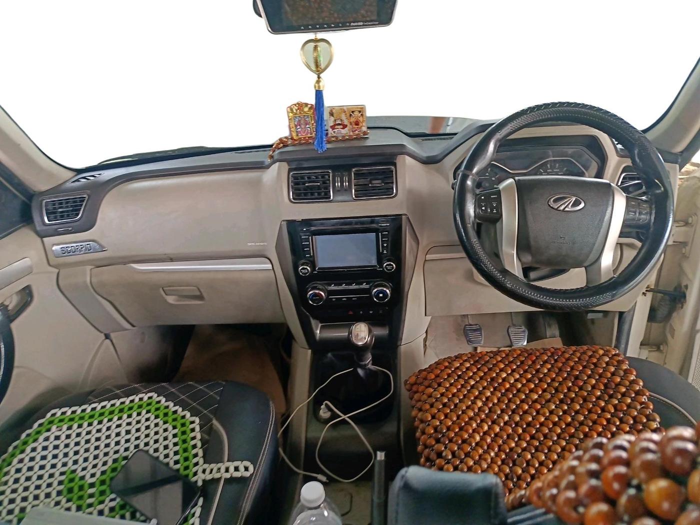 2015 Mahindra Scorpio S10, Diesel, Manual, 1,29,103 km, interior
