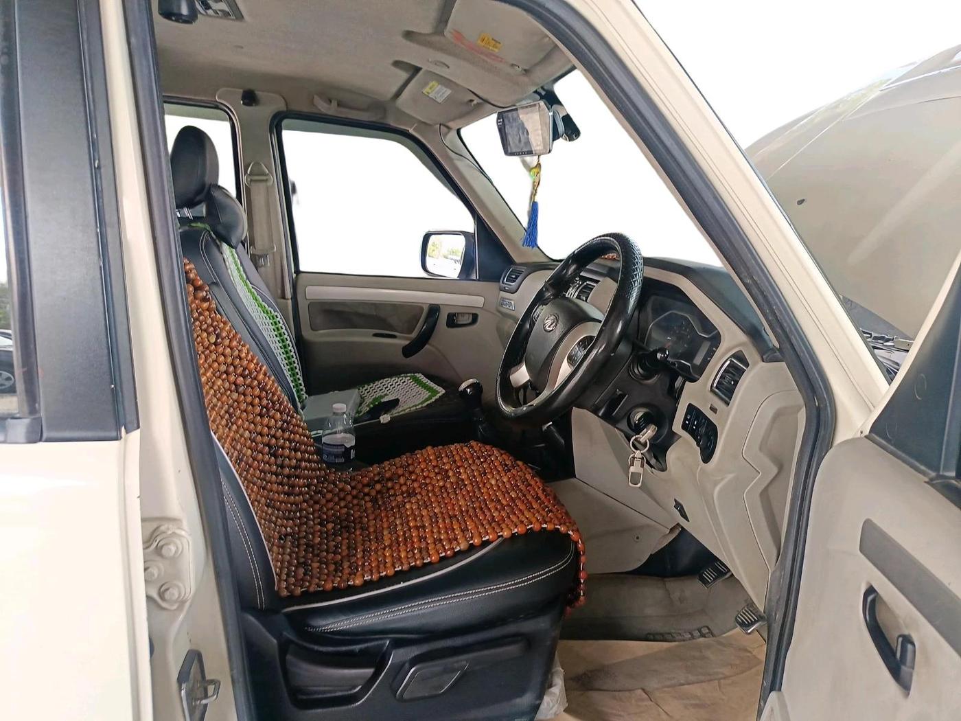 2015 Mahindra Scorpio S10, Diesel, Manual, 1,29,103 km, interior