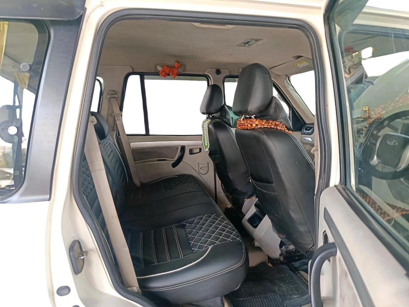 2015 Mahindra Scorpio S10, Diesel, Manual, 1,29,103 km, interior
