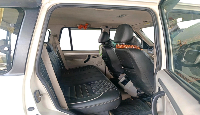 2015 Mahindra Scorpio S10, Diesel, Manual, 1,29,103 km, interior