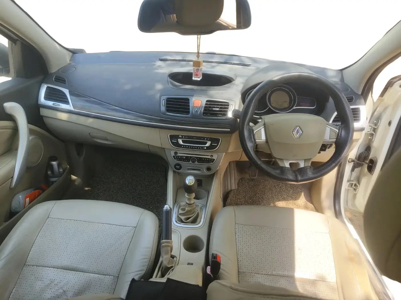 2011 Renault Fluence 1.5 E2, Diesel, Manual, 1,25,190 km, interior