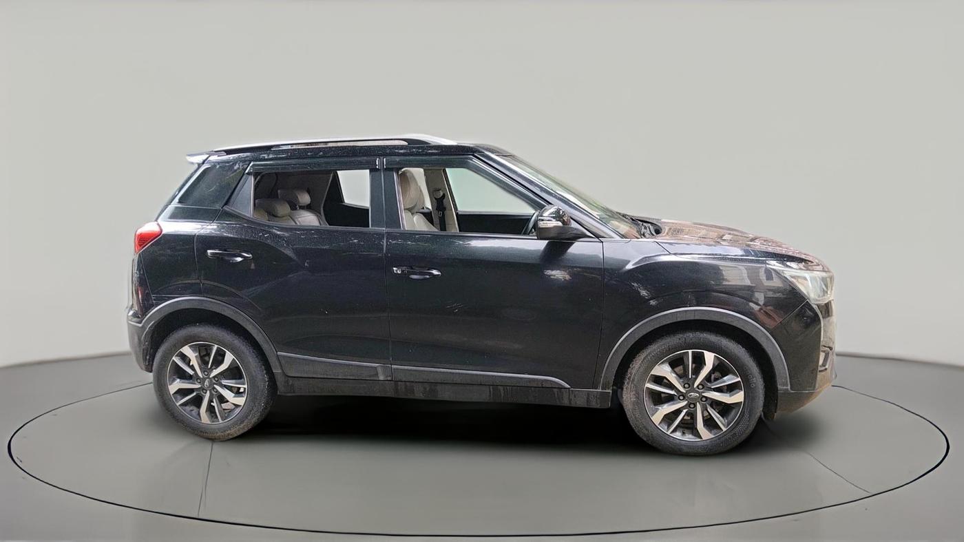 2019 Mahindra XUV300 W8 (O) 1.2 PETROL, Petrol, Manual, 88,710 km, exterior