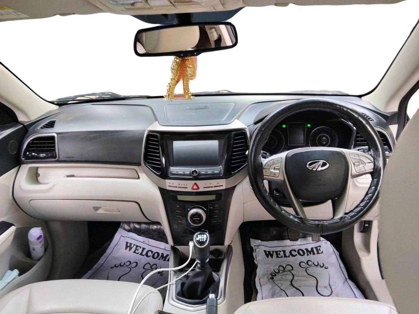 2019 Mahindra XUV300 W8 (O) 1.2 PETROL, Petrol, Manual, 88,710 km, interior