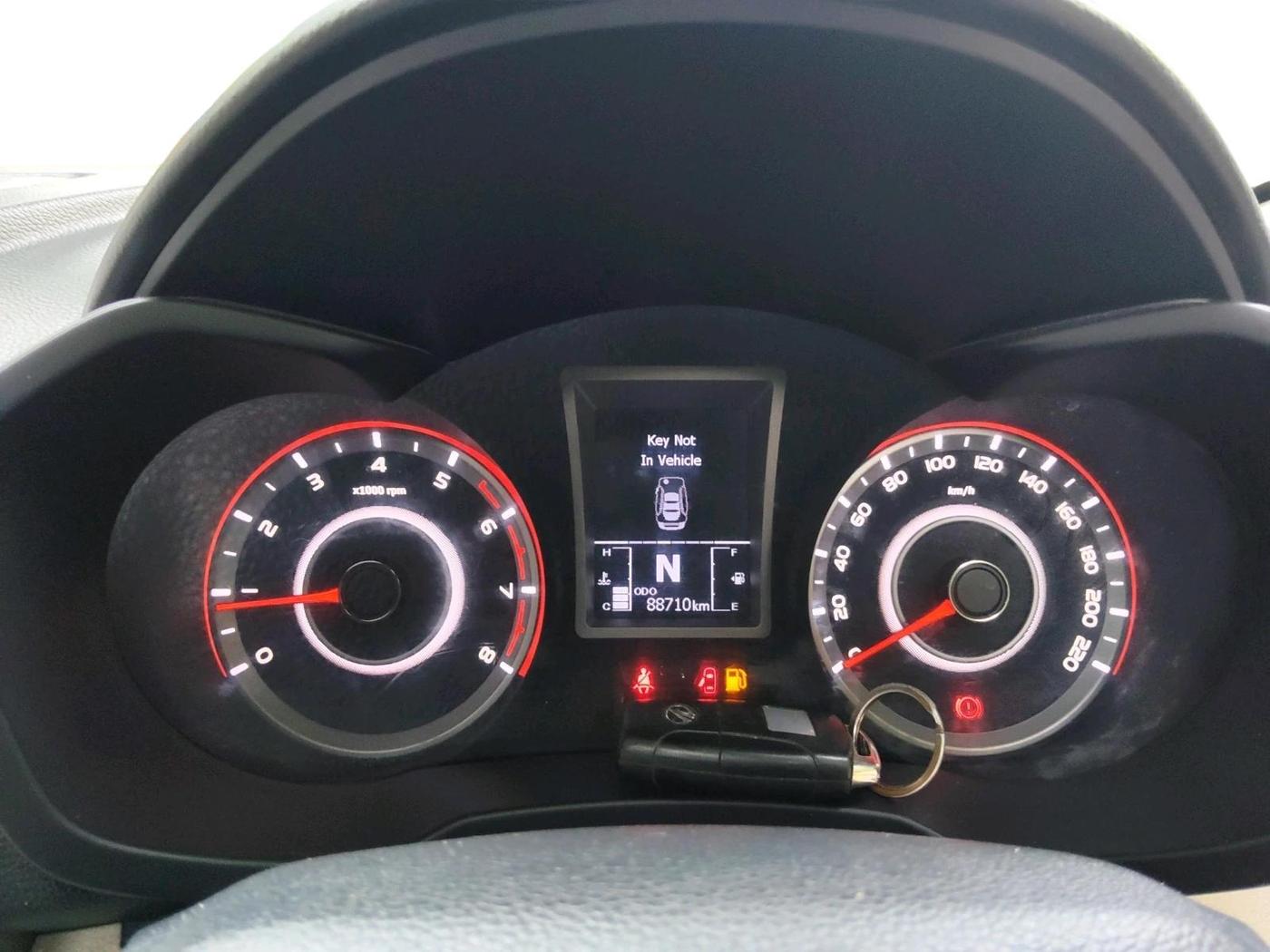 2019 Mahindra XUV300 W8 (O) 1.2 PETROL, Petrol, Manual, 88,710 km, interior