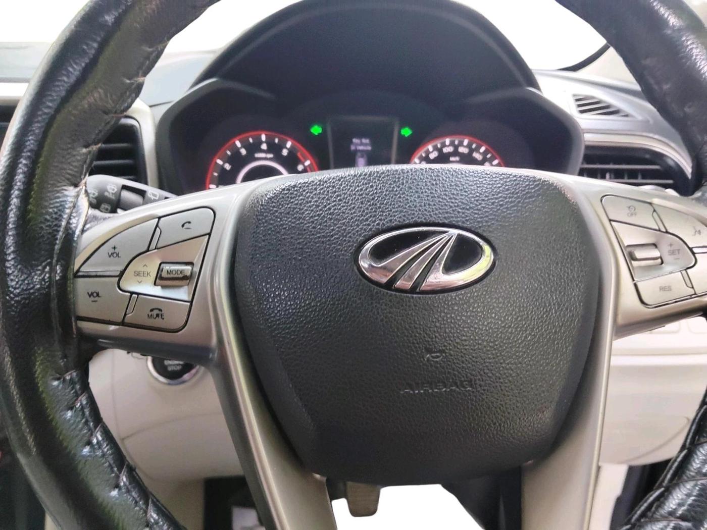 2019 Mahindra XUV300 W8 (O) 1.2 PETROL, Petrol, Manual, 88,710 km, interior