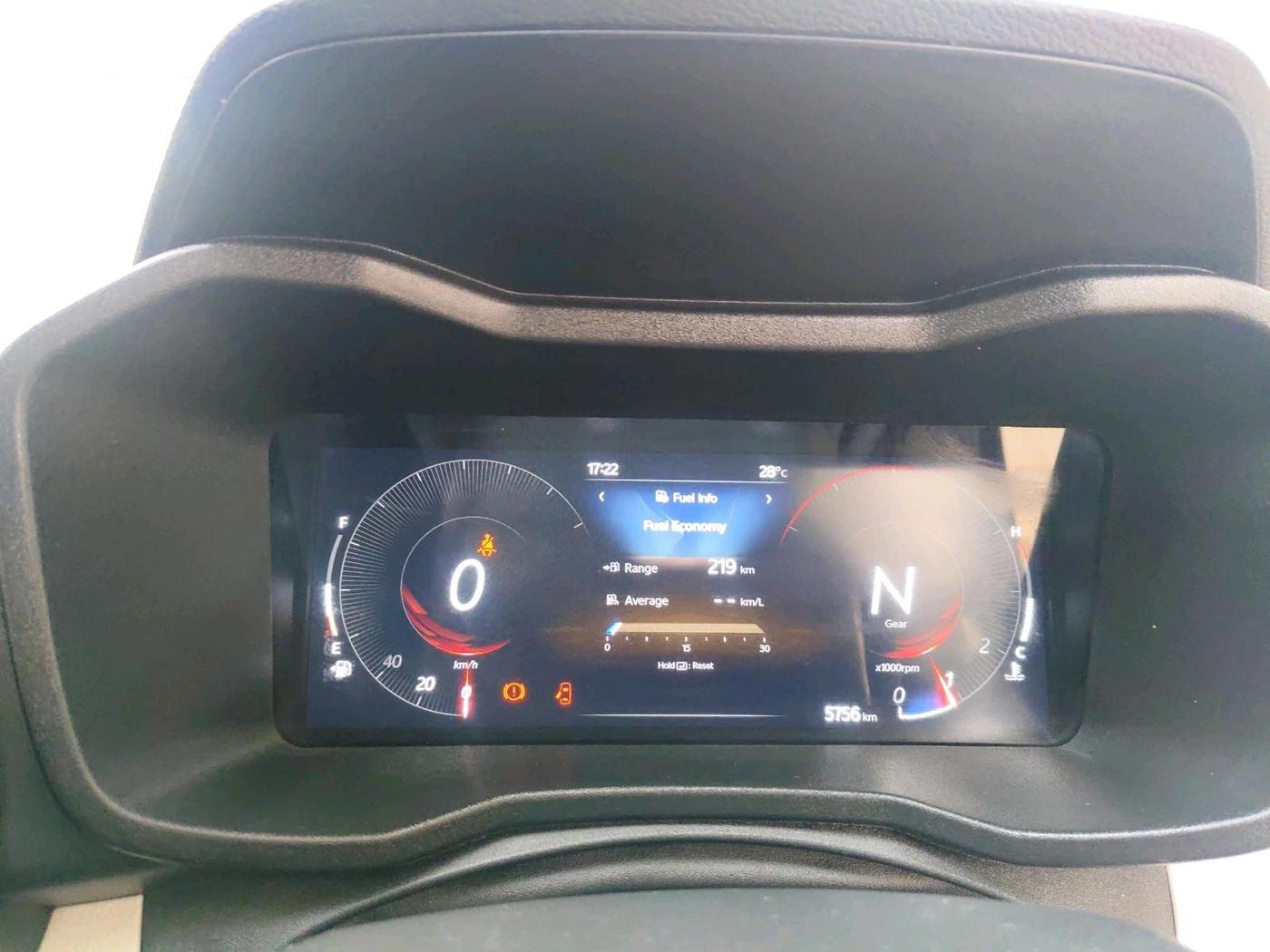 2025 Mahindra XUV 3XO REVX A 1.2 Petrol MT, Petrol, Manual, 5,756 km, interior