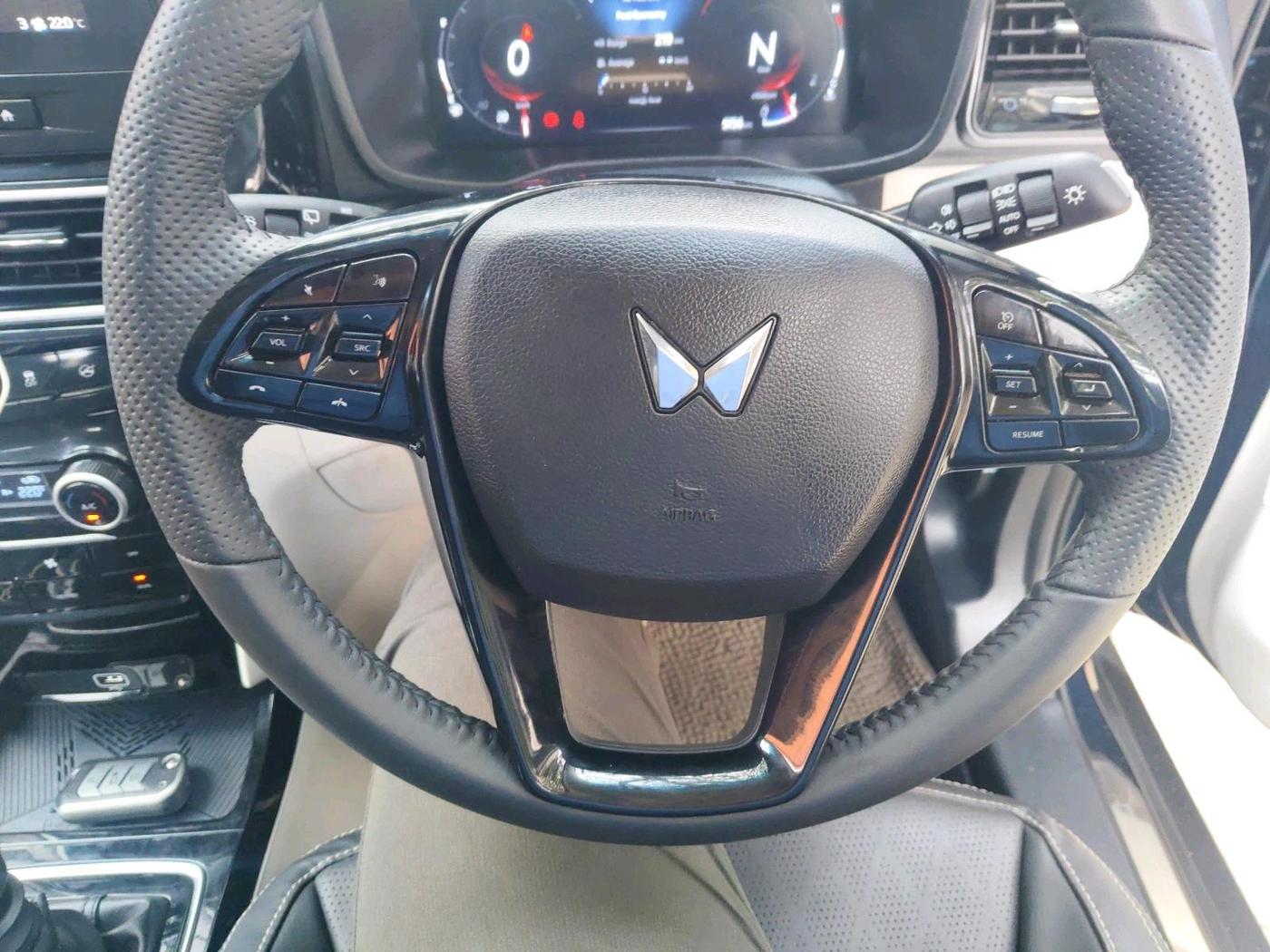 2025 Mahindra XUV 3XO REVX A 1.2 Petrol MT, Petrol, Manual, 5,756 km, interior