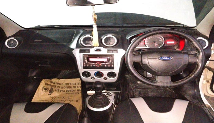 2011 Ford Figo TITANIUM 1.4 DIESEL, Diesel, Manual, 1,19,737 km, interior