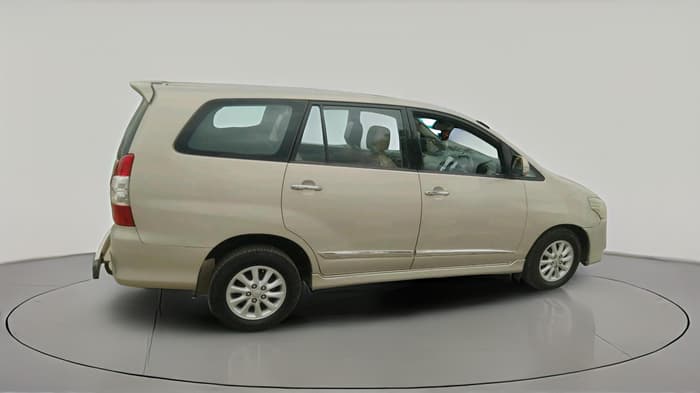 2014 Toyota Innova 2.5 VX 7 STR, Diesel, Manual, 2,10,716 km, exterior