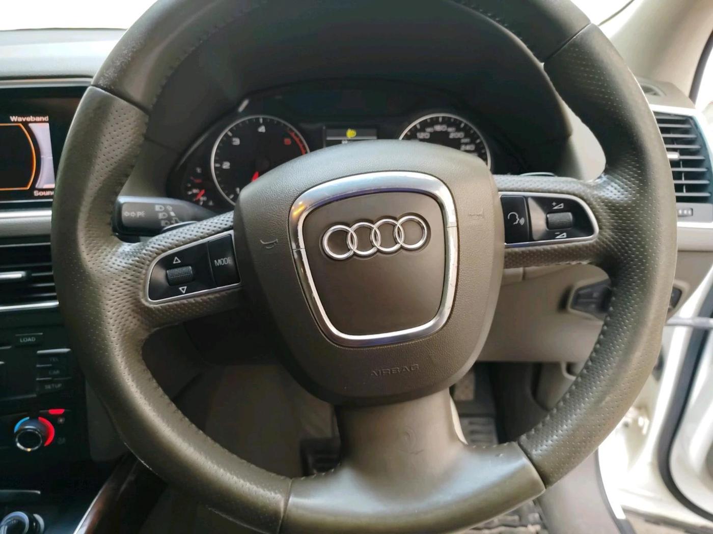 2011 Audi Q5 3.0 TDI QUATTRO, Diesel, Automatic, 1,18,708 km, interior