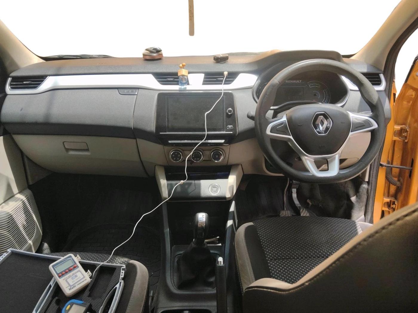 2020 Renault TRIBER RXZ AMT, Petrol, Automatic, 94,256 km, interior