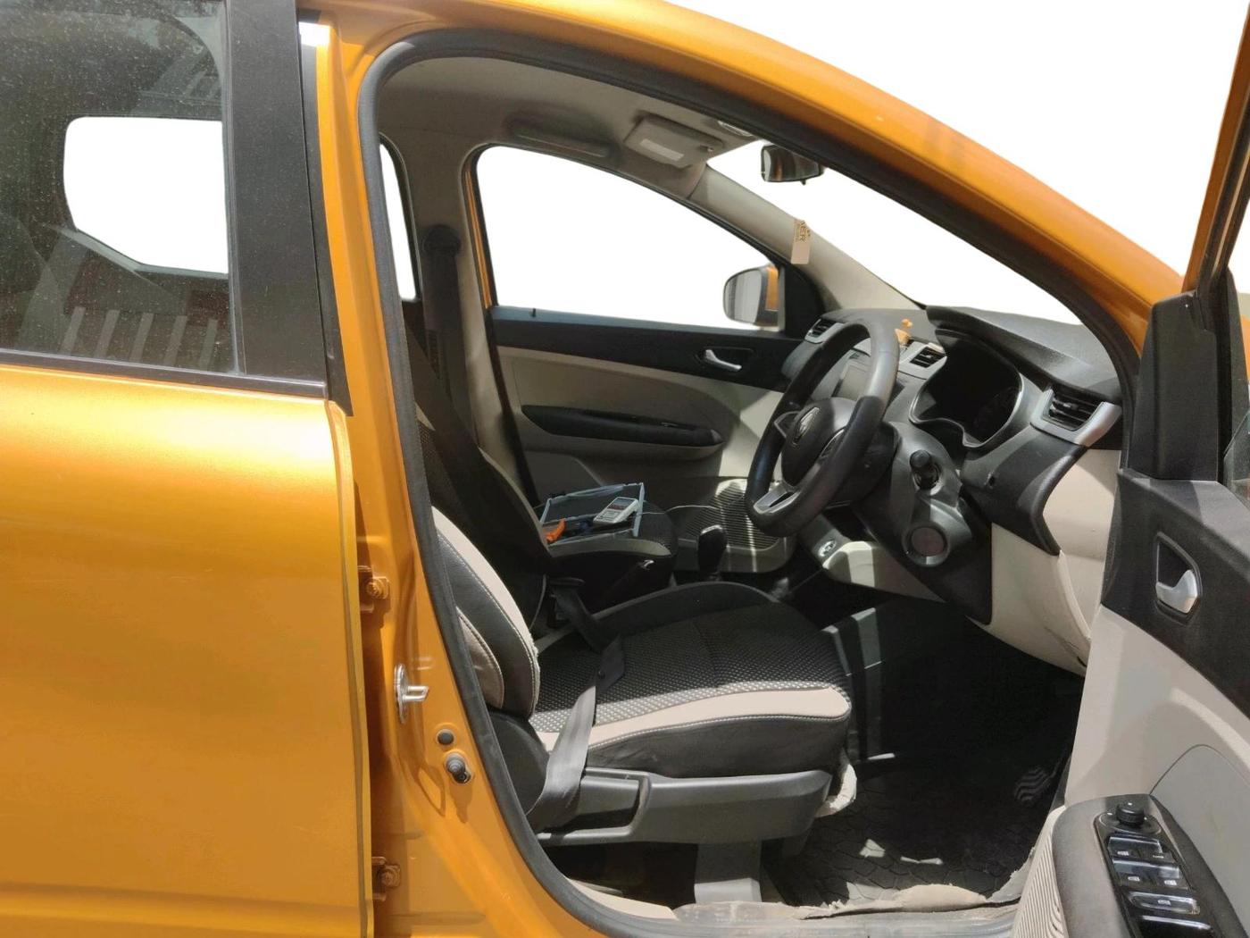 2020 Renault TRIBER RXZ AMT, Petrol, Automatic, 94,256 km, interior