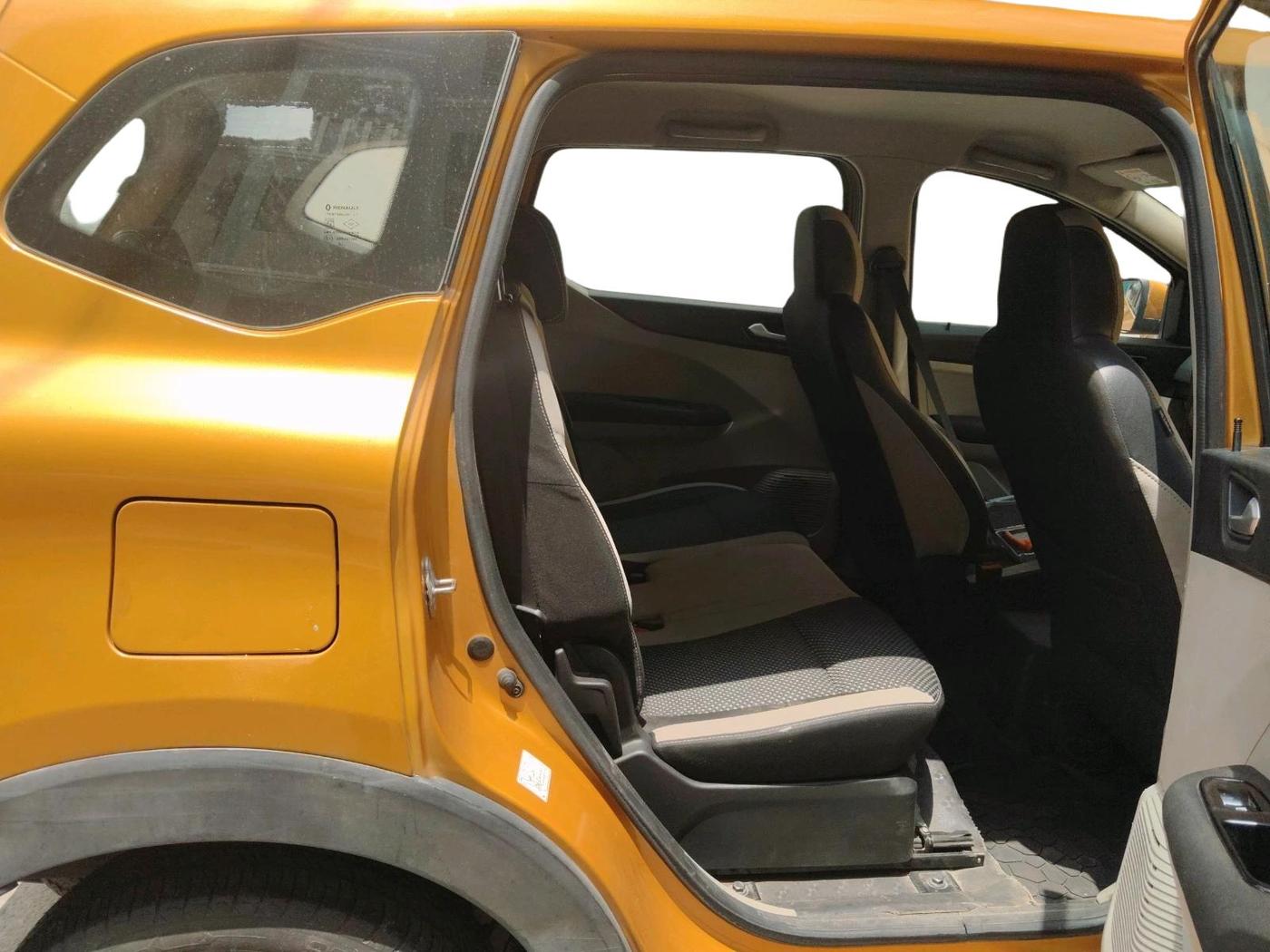 2020 Renault TRIBER RXZ AMT, Petrol, Automatic, 94,256 km, interior