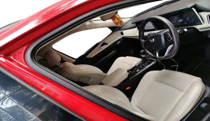 2021 Mahindra XUV700 AX 7 LUXURY P AT 7 STR, Petrol, Automatic, 43,127 km, interior