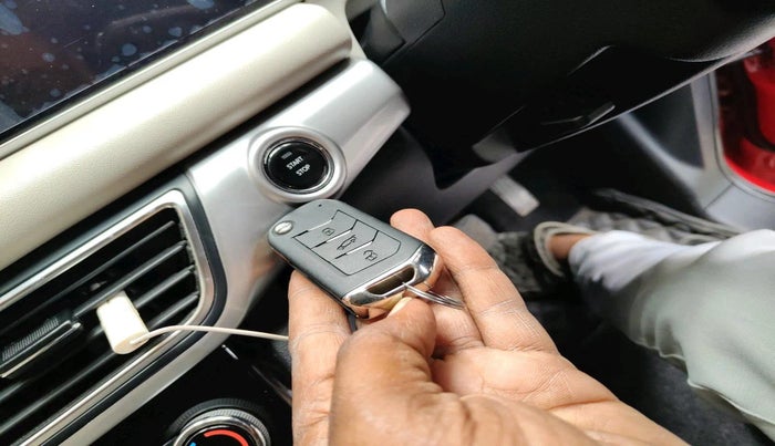 2021 Mahindra XUV700 AX 7 LUXURY P AT 7 STR, Petrol, Automatic, 43,127 km, interior