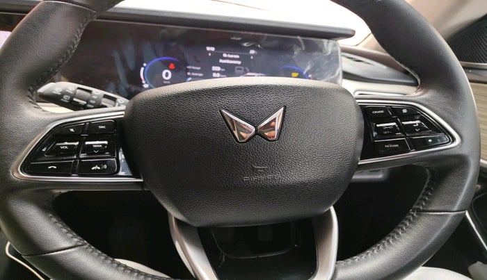 2021 Mahindra XUV700 AX 7 LUXURY P AT 7 STR, Petrol, Automatic, 43,127 km, interior