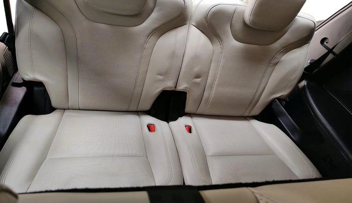 2021 Mahindra XUV700 AX 7 LUXURY P AT 7 STR, Petrol, Automatic, 43,127 km, interior