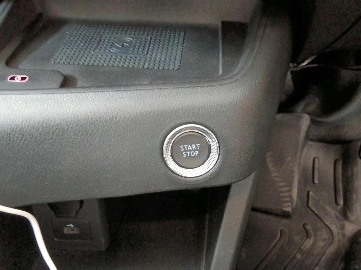 2022 Nissan MAGNITE XV PREMIUM TURBO (O) CVT, Petrol, Automatic, 30,744 km, interior