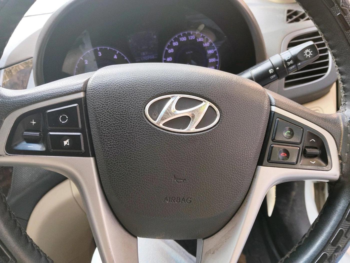 2013 Hyundai Verna FLUIDIC 1.6 CRDI SX, Diesel, Manual, 1,70,794 km, interior