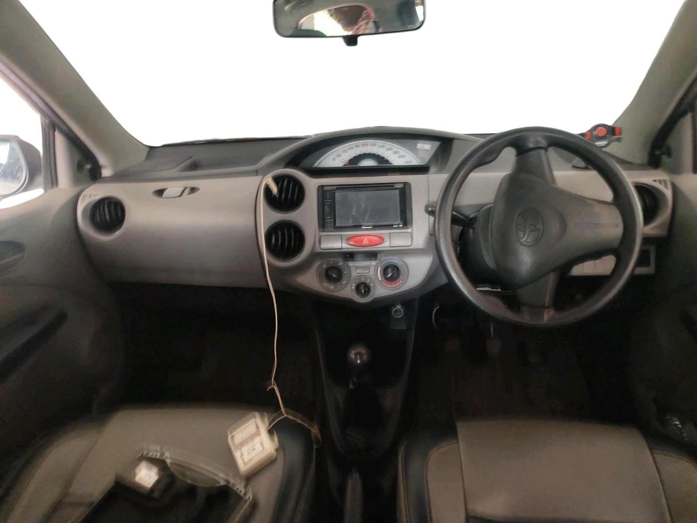 2011 Toyota Etios G, Petrol, Manual, 71,553 km, interior