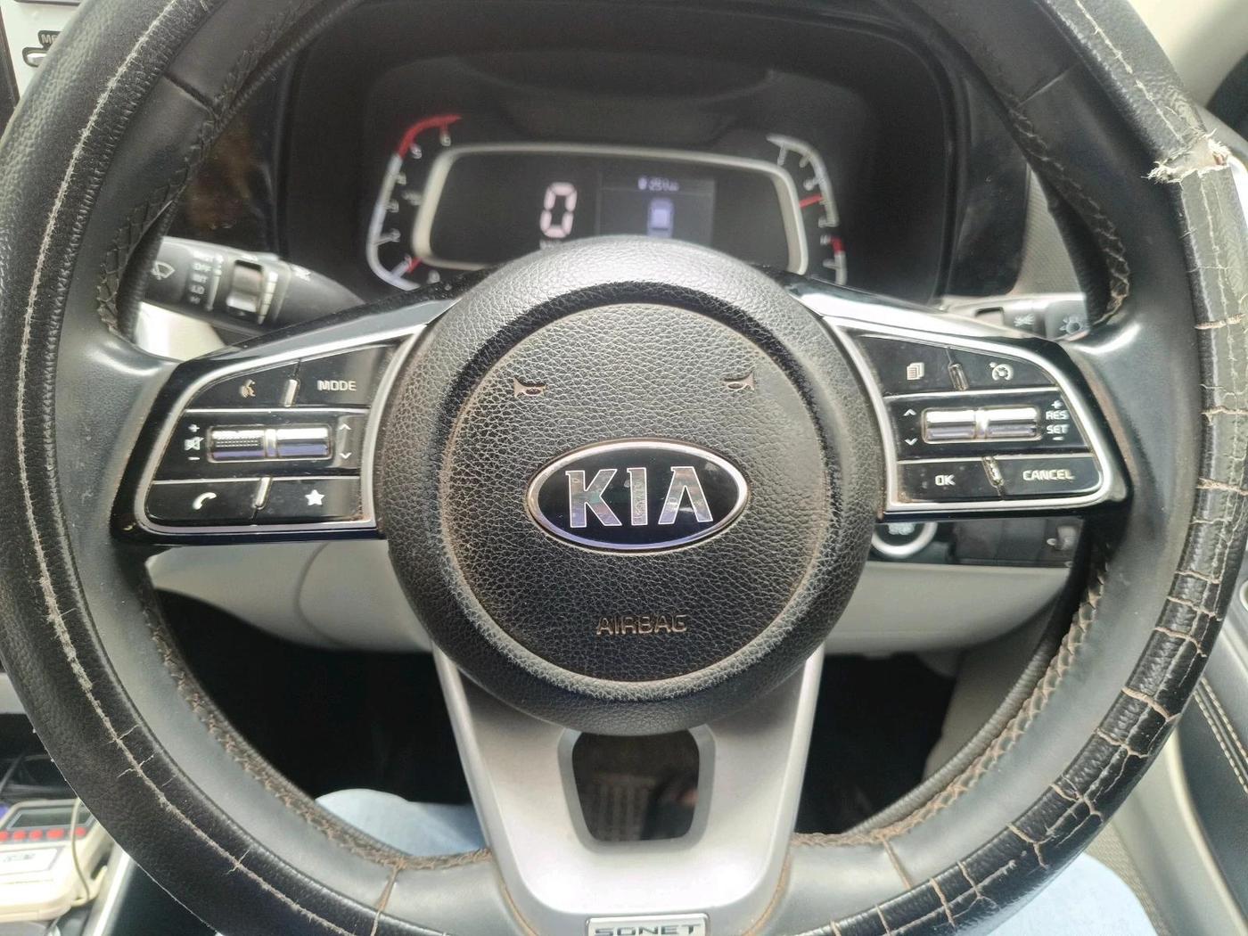 2021 KIA SONET HTX 1.5, Diesel, Manual, 1,11,118 km, interior