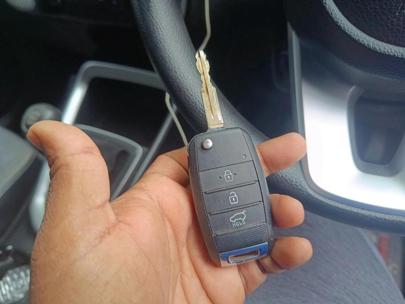 2022 KIA SONET HTK PLUS 1.2, Petrol, Manual, 16,682 km, interior