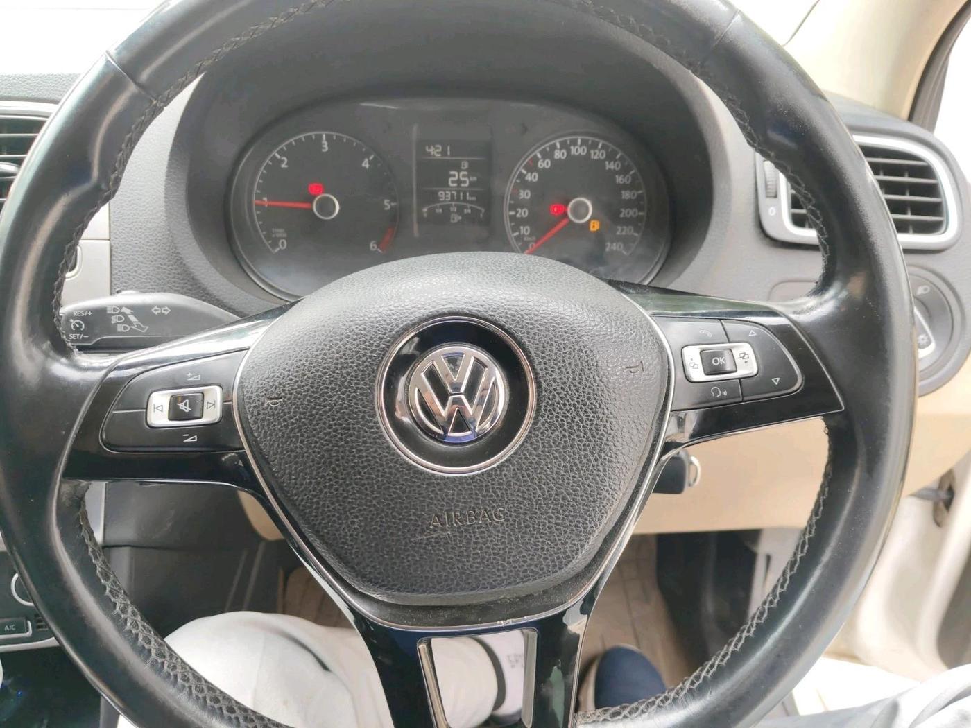 2016 Volkswagen Polo HIGHLINE1.5L, Diesel, Manual, 93,711 km, interior