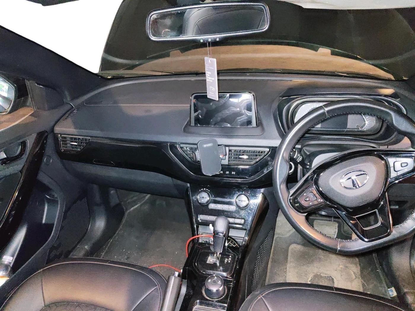 2022 Tata NEXON XZA PLUS (PREMIUM) PETROL, Petrol, Automatic, 38,567 km, interior