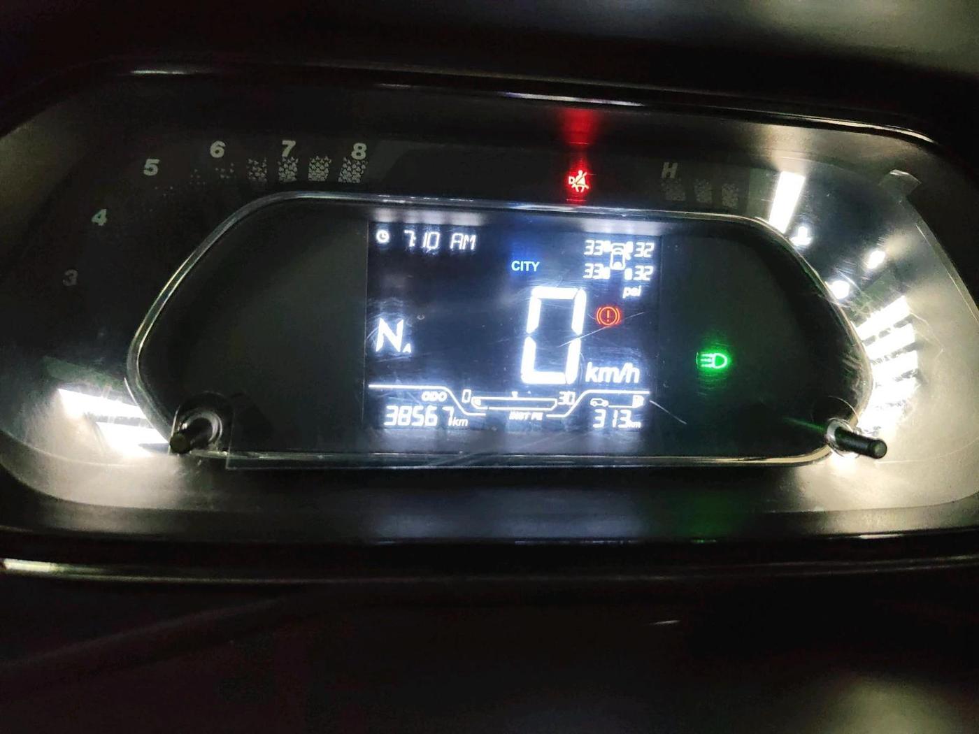 2022 Tata NEXON XZA PLUS (PREMIUM) PETROL, Petrol, Automatic, 38,567 km, interior