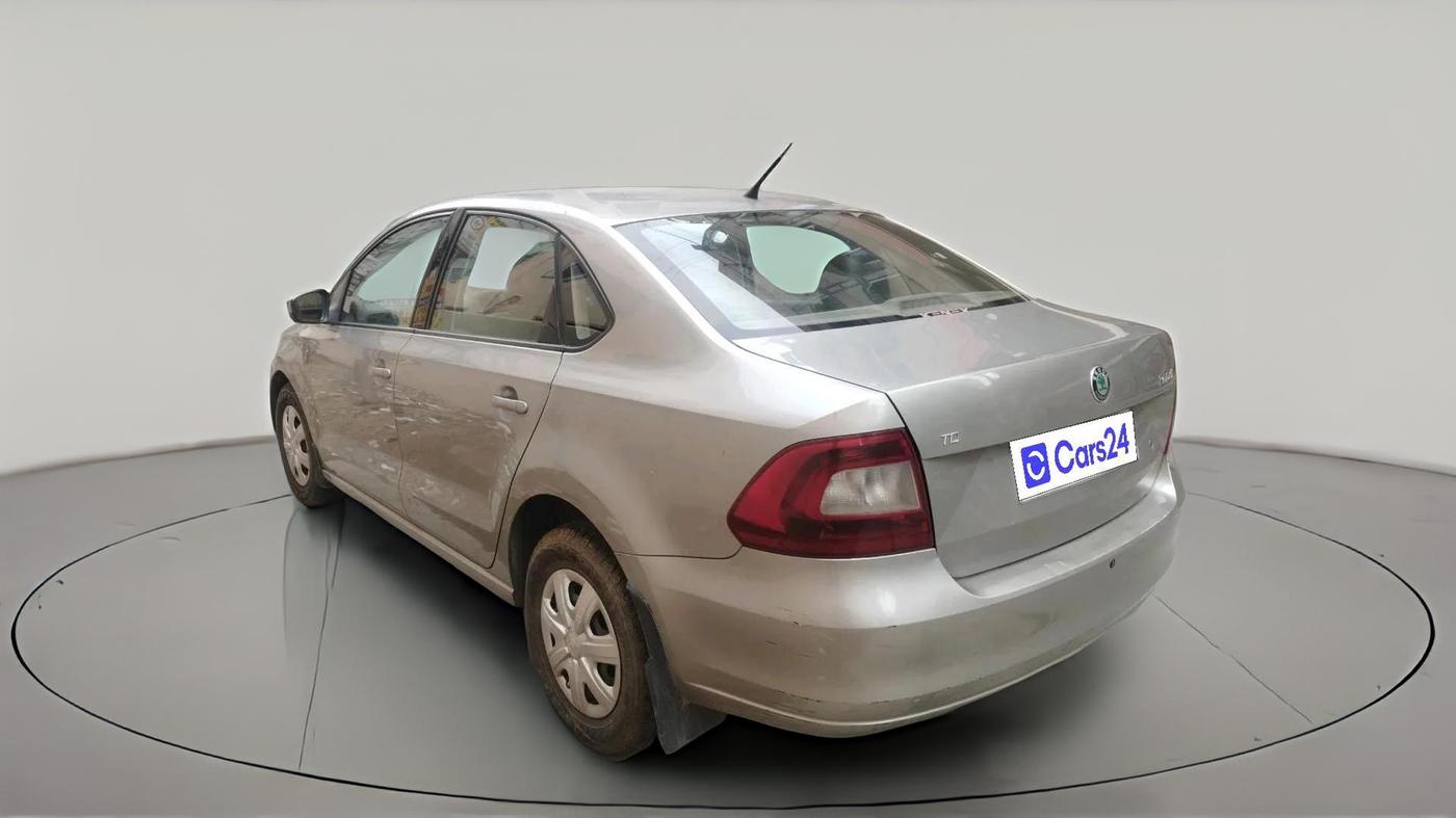 2012 Skoda Rapid AMBITION 1.6 TDI CR MT, Diesel, Manual, 1,24,880 km, exterior