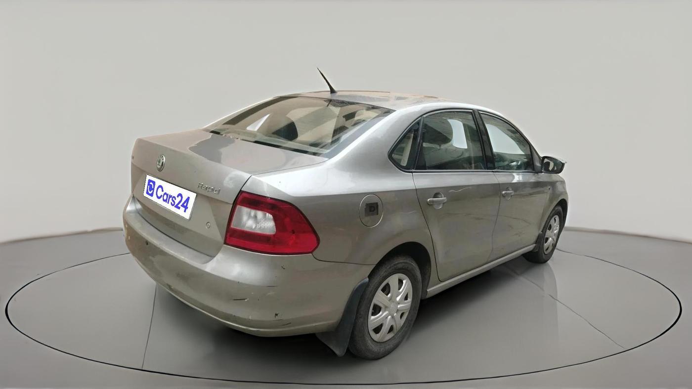 2012 Skoda Rapid AMBITION 1.6 TDI CR MT, Diesel, Manual, 1,24,880 km, exterior