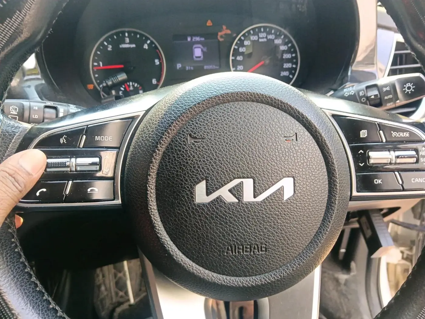 2021 KIA SELTOS HTK PLUS AT 1.5 DIESEL, Diesel, Automatic, 89,360 km, interior