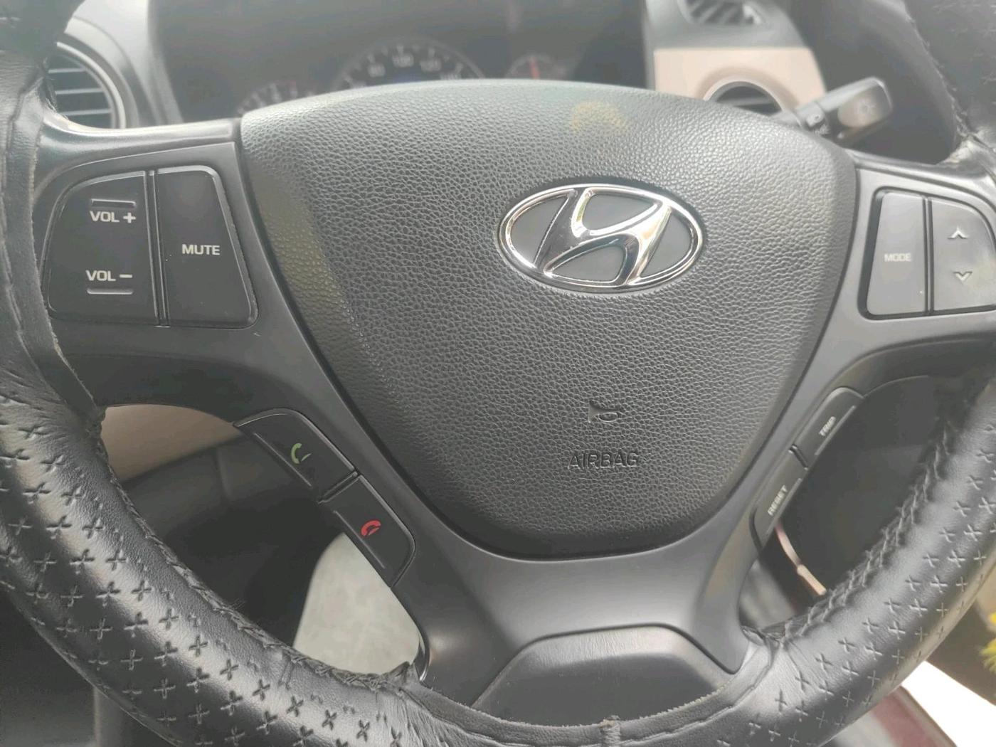 2015 Hyundai Grand i10 ASTA (O) 1.2 KAPPA VTVT, Petrol, Manual, 1,18,582 km, interior