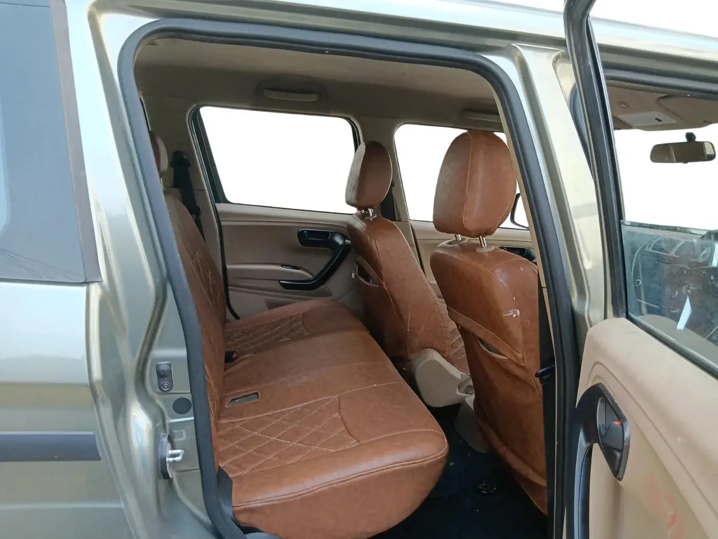 2023 Mahindra BOLERO NEO N 8, Diesel, Manual, 64,302 km, interior