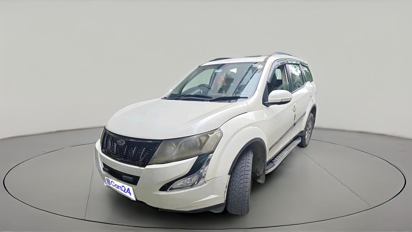 2016 Mahindra XUV500 W10, Diesel, Manual, 2,96,465 km, exterior