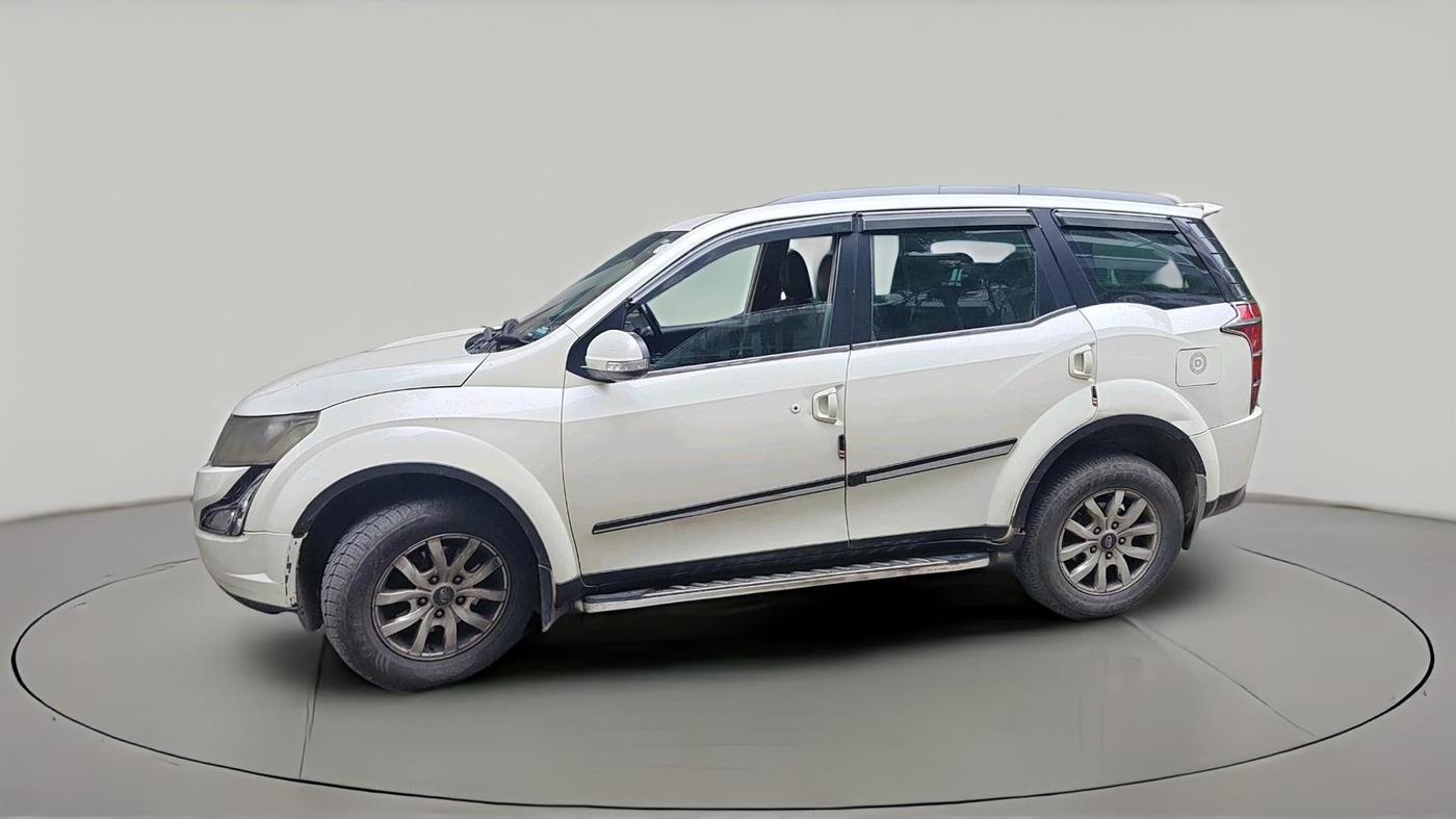 2016 Mahindra XUV500 W10, Diesel, Manual, 2,96,465 km, exterior