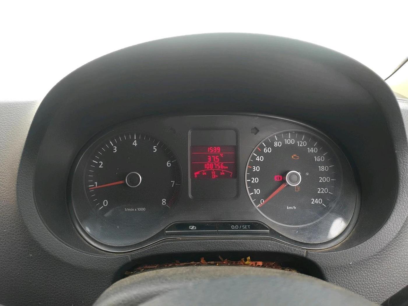 2011 Volkswagen Polo COMFORTLINE 1.2L PETROL, Petrol, Manual, 1,08,756 km, interior