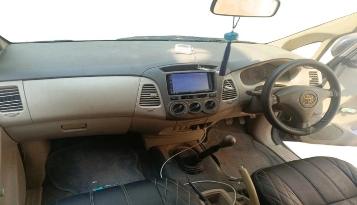 2005 Toyota Innova 2.5 G3, Diesel, Manual, 2,89,497 km, interior
