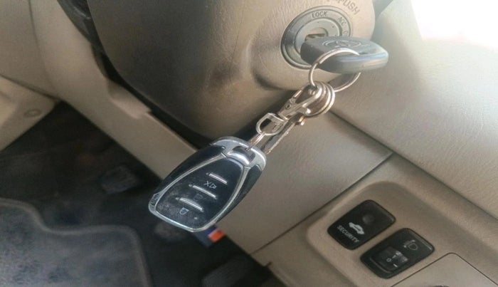 2005 Toyota Innova 2.5 G3, Diesel, Manual, 2,89,497 km, interior