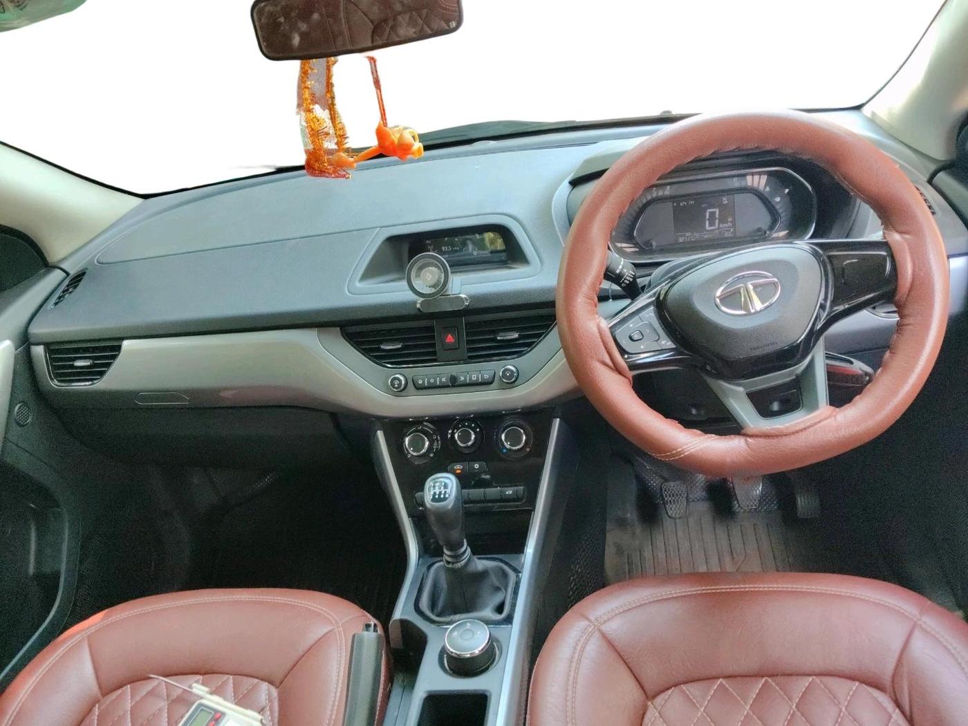 2022 Tata NEXON XM SUNROOF PETROL, Petrol, Manual, 32,717 km, interior