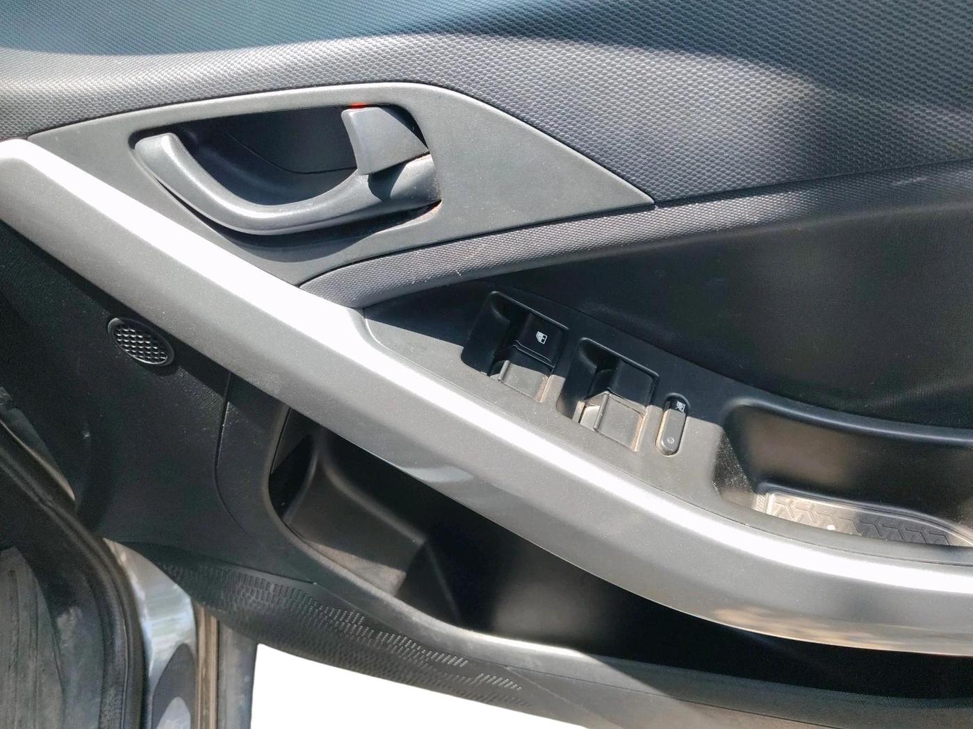 2022 Tata NEXON XM SUNROOF PETROL, Petrol, Manual, 32,717 km, interior