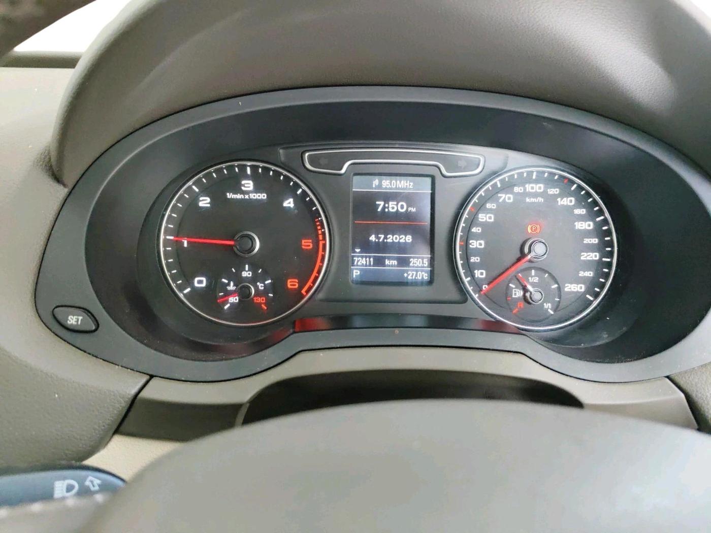 2014 Audi Q3 2.0 TDI QUATTRO, Diesel, Automatic, 72,411 km, interior