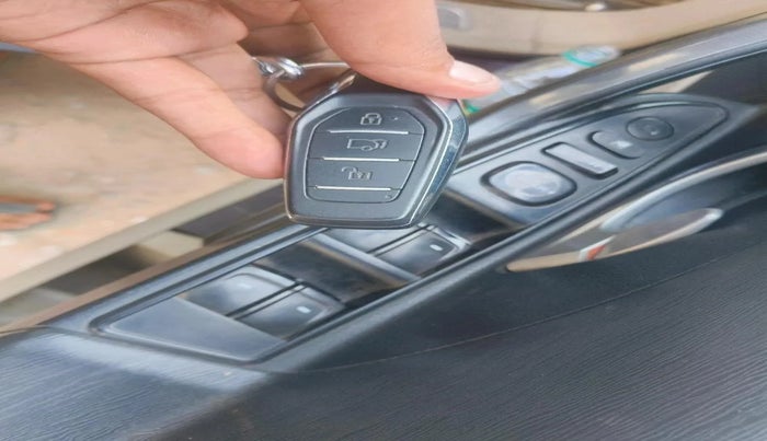 2015 Mahindra XUV500 W10, Diesel, Manual, 1,13,187 km, interior