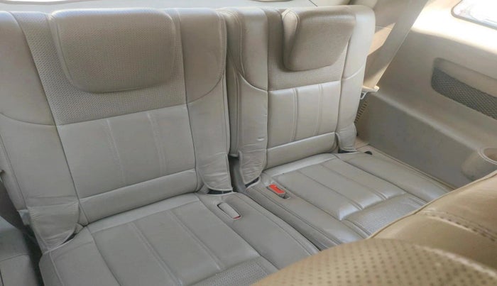 2015 Mahindra XUV500 W10, Diesel, Manual, 1,13,187 km, interior