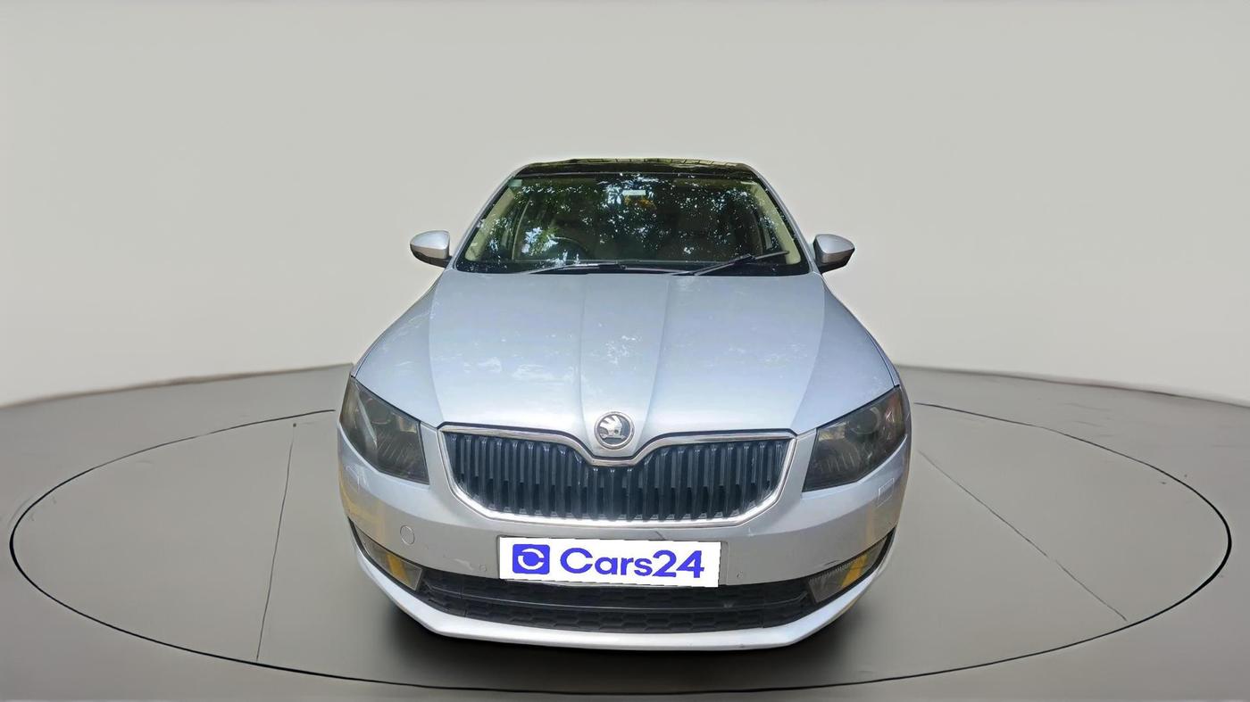 2013 Skoda Octavia ELEGANCE 2.0 TDI AT, Diesel, Automatic, 1,16,580 km, exterior