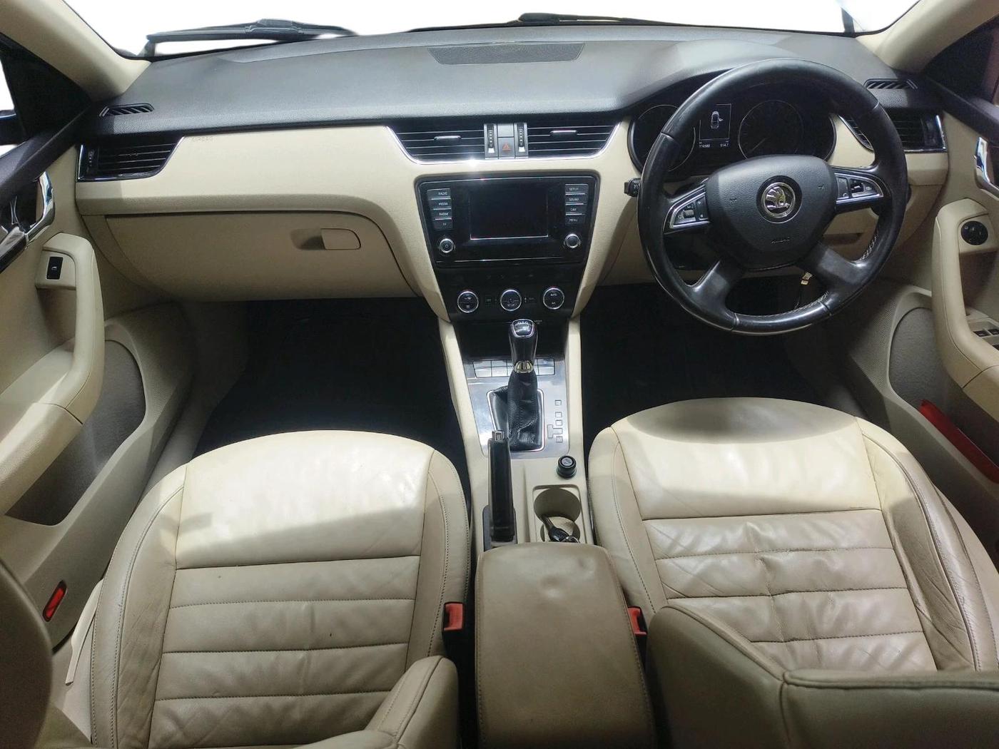 2013 Skoda Octavia ELEGANCE 2.0 TDI AT, Diesel, Automatic, 1,16,580 km, interior